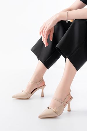 K-6722 Bej Rugan Toka Detaylı Sivri Burun Kadın Ayakkabı  