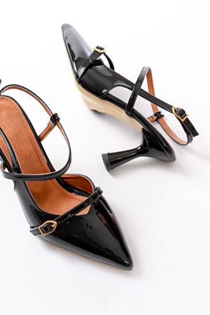 K-6722 Siyah Rugan Toka Detaylı Sivri Burun Kadın Ayakkabı  