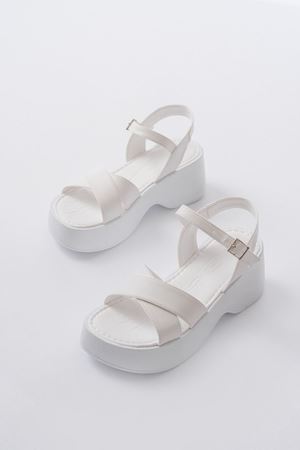 24414-1005 Beyaz Günlük Çapraz Dolgu Topuk Kadın Sandalet  