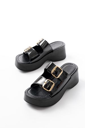 24414-574 Siyah Rugan Günlük Tokalı Dolgu Topuk Kadın Terlik  