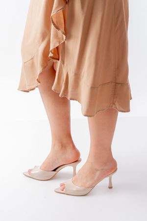 716 Bej Rugan Sivri Burunlu Topuklu Kadın Terlik