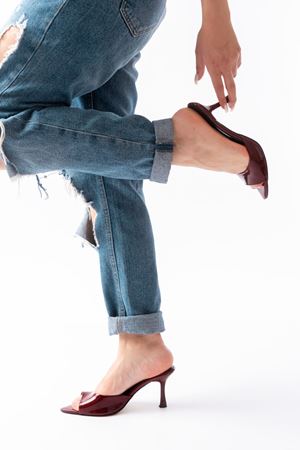 716 Bordo Rugan Sivri Burunlu Topuklu Kadın Terlik  