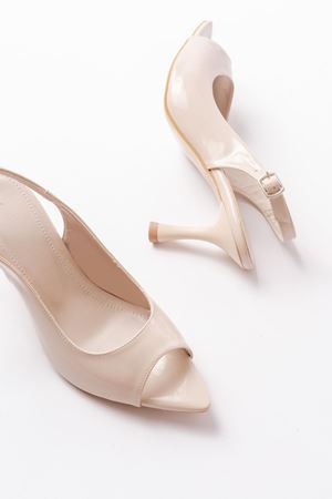 717 Bej Rugan Sivri Burunlu Topuklu Kadın Sandalet  