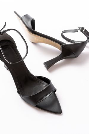 718 Siyah Cilt Sivri Burunlu Topuklu Bilekten Bağlamalı Kadın Ayakkabı 