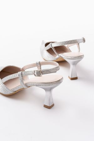 725 Gümüş Pul Desenli Sivri Burunlu  Topuklu Kadın Ayakkabı  