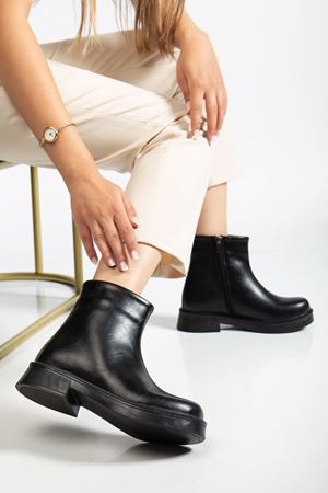 02-3033 Siyah Kırışık Rugan Fermuarlı Günlük Kadın Bot 