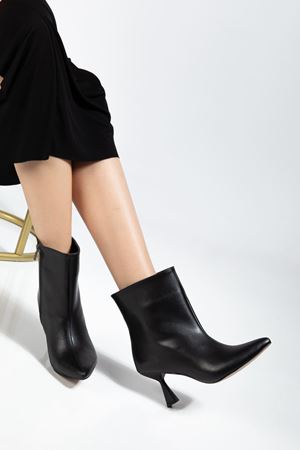 4701 Siyah Cilt  Kare Topuk Günlük Kadın Bot  