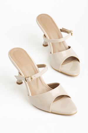 G-357 Bej Rugan Tokalı Yuvarlak 10,5 Cm Topuklu Kadın Sandalet