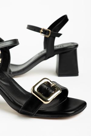 S-481 Siyah Bilekten Bağlamalı Toka Detaylı Geniş Topuklu Kadın Sandalet
