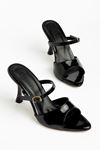 G-357 Siyah Rugan Tokalı Yuvarlak 10,5 Cm Topuklu Kadın Sandalet